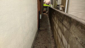 草取り後のバーナー仕上げ