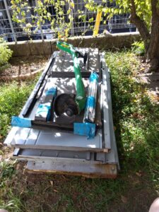 解体後の物置部材の片付け前