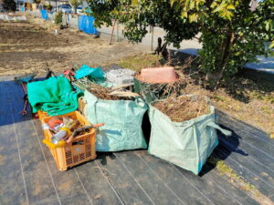 畑片付け荷物仮置き場の様子