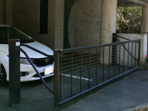 跳ね上げゲート門扉撤去前