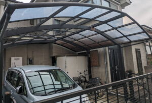 片流れセンター合わせアーチタイプカーポート解体前