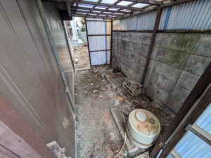 物置内部撤去後