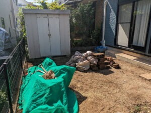 物置解体前ブロックレンガ等搬出前