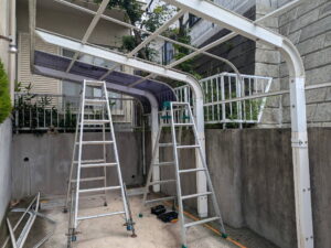 カーポート解体途中