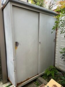 物置解体前1台目