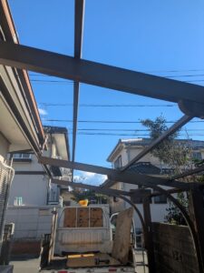 カーポート解体途中