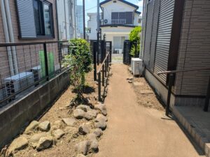 玄関前草刈り除草後